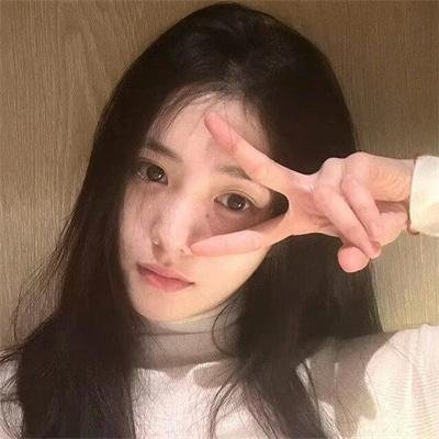 公园长椅上的盖伊与玛德琳